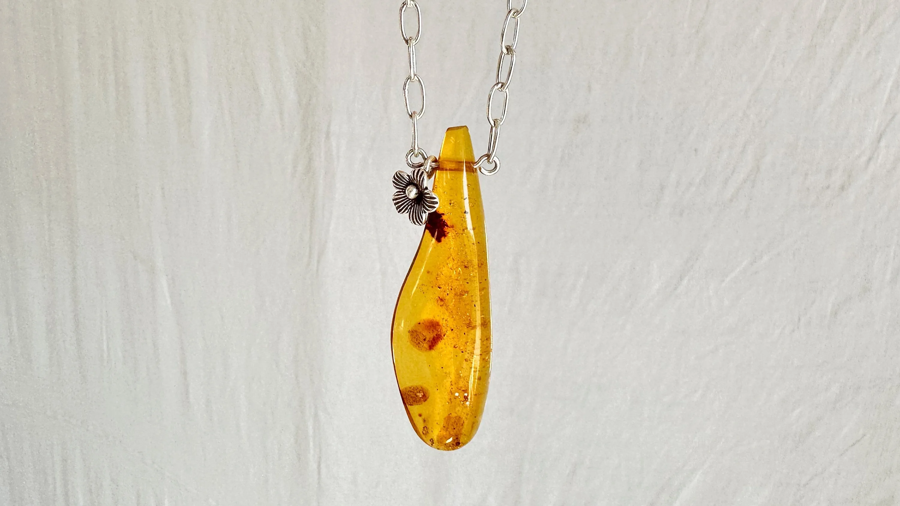 Large Amber Pendant on a Silver Chain. Sterling Silver. 1425